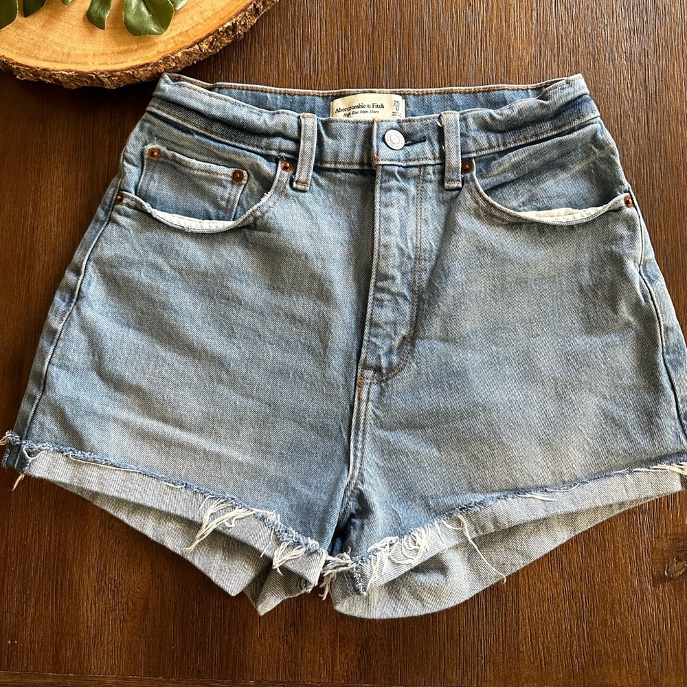 Abercrombie & Fitch High Rise Mom Jean shorts size 25 curve love